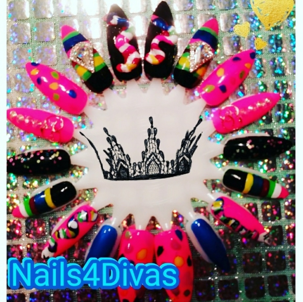 Desingner press-on nails